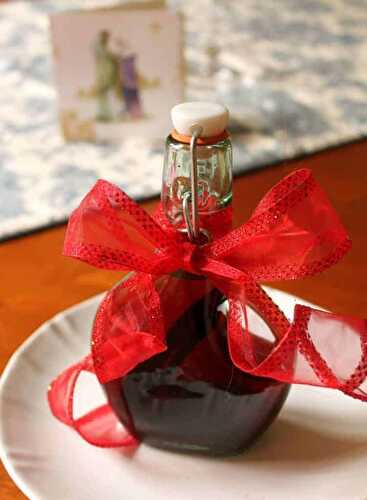 Homemade Vanilla Extract (Make now for Christmas Gifts & Holiday Baking)