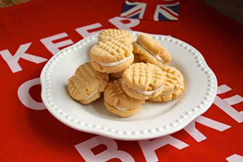 How to Woo a Brit: Bake them Homemade Custard Creams (Custard Cookies)