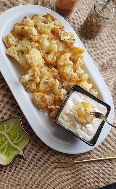 Κουνουπίδι Ψητό Με Σάλτσα Γιαουρτιού / Roasted Cauliflower With Yogurt Dip
