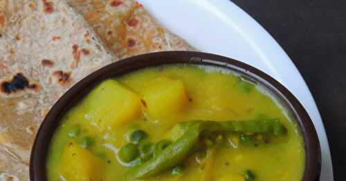 Aloo Matar Besan Curry/Potato & Peas in Gramflour Curry