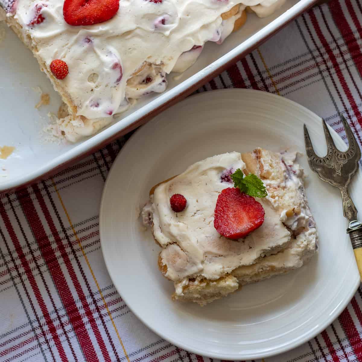 Easy No-Bake Strawberry Tiramisu