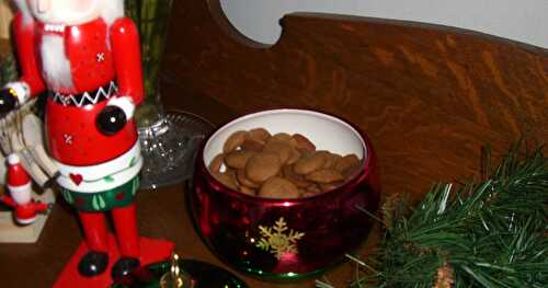 Peppernuts, Pepper Nuts, Pfeffernuss, Pfeffernusse, Pfeffernuesse, Peppernoten, Pebernodder, Pimpernusse . . . The Little Cookie with the BIG Christmas Taste!