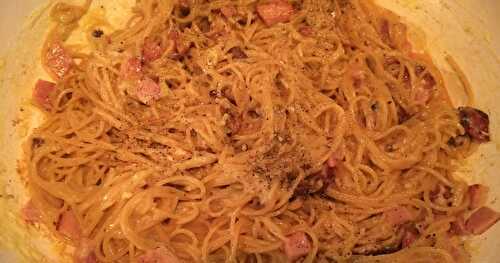 Spaghetti Carbonara with ham