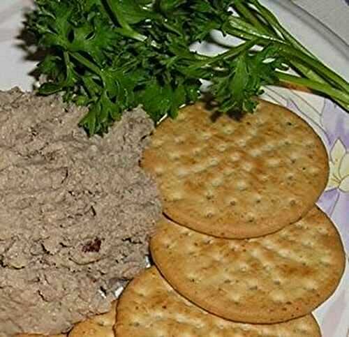 Chicken liver pate with walnuts (Guekhakhte Leber)
