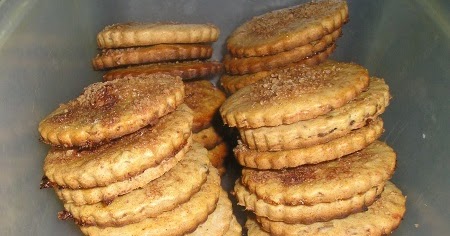 Ginger & date cookies