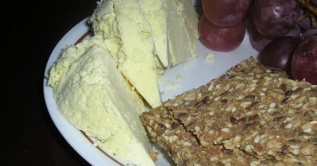 Homemade White Pressed Cheese without Cheese Press