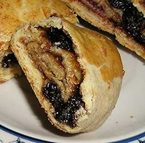 Hungarian farmer's cheese strudel