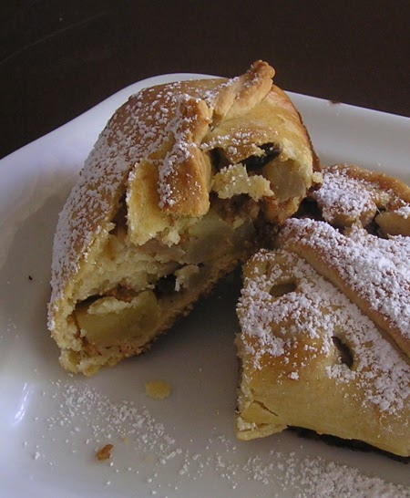 Italian Easy Apple Strudel (Strudel alle mele del Sudtirolo)