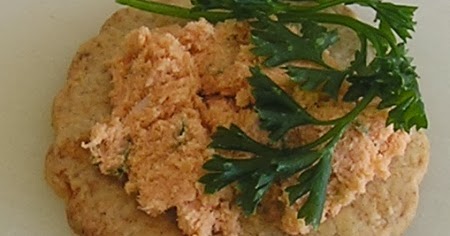 Perfect Matzo snack - Salmon pate