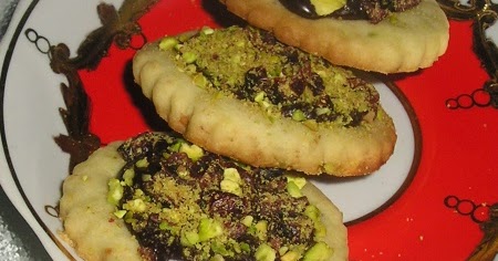Pistachio Chocolate Cranberry Shortbread Cookies
