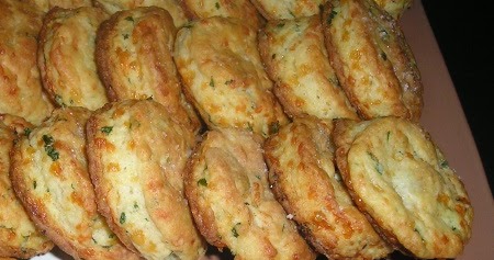 Quick salty cheddar cookies (eggless)