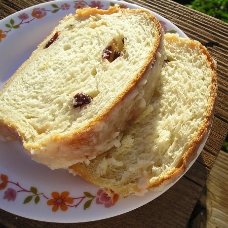 Ricotta raisin bread