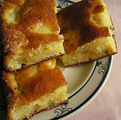Sour-cream apple bars
