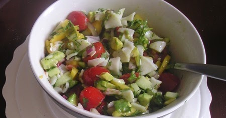 Spicy avocado mango crabmeat salad