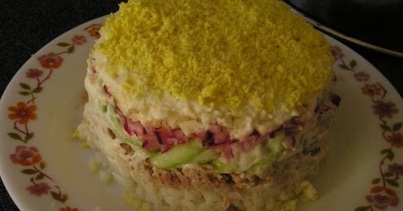 Summer layered tuna salad