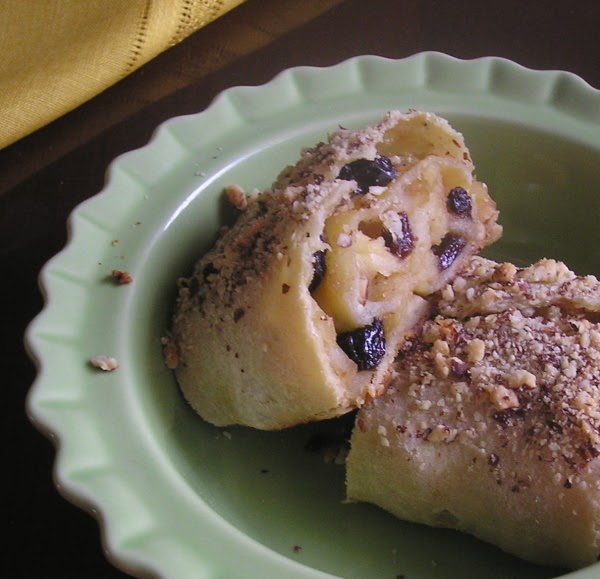 My Aunt’s Authentic Apple Strudel (Old Family Recipe Book with Unleavened Dough)