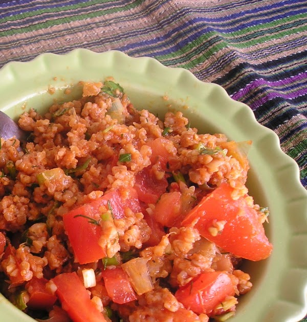Quick Salad with Bulgur and Tomato Paste