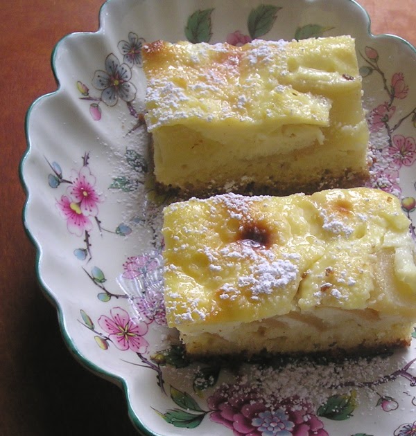 Apple Bars with Sour Cream Filling