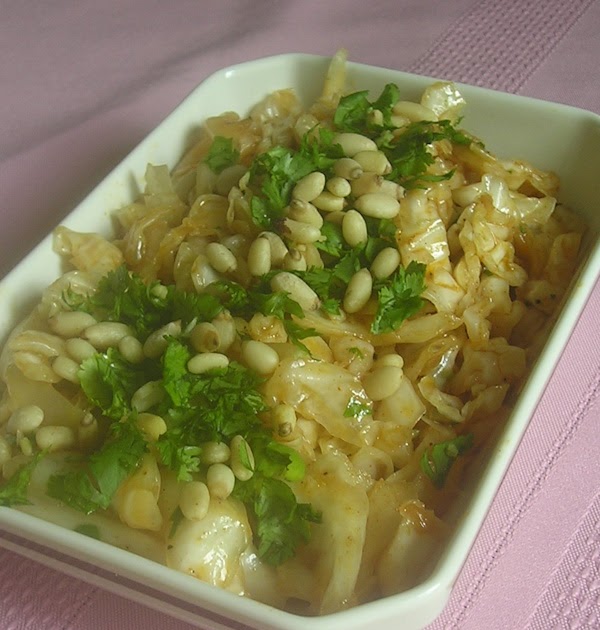 Spanish Garlic Cabbage Salad (Ensalada de Col Andaluza)