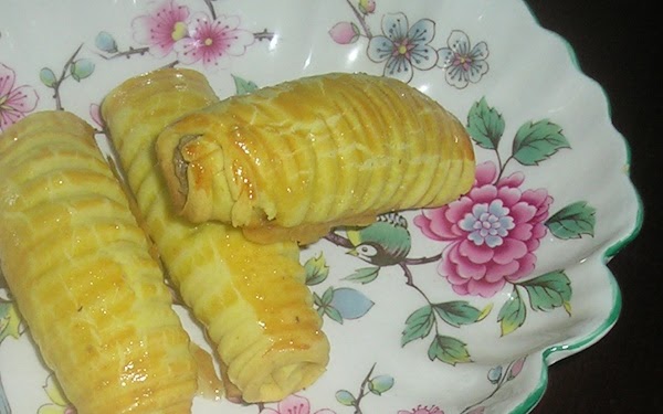 Delicate Honey Cookies with Nutty Filling