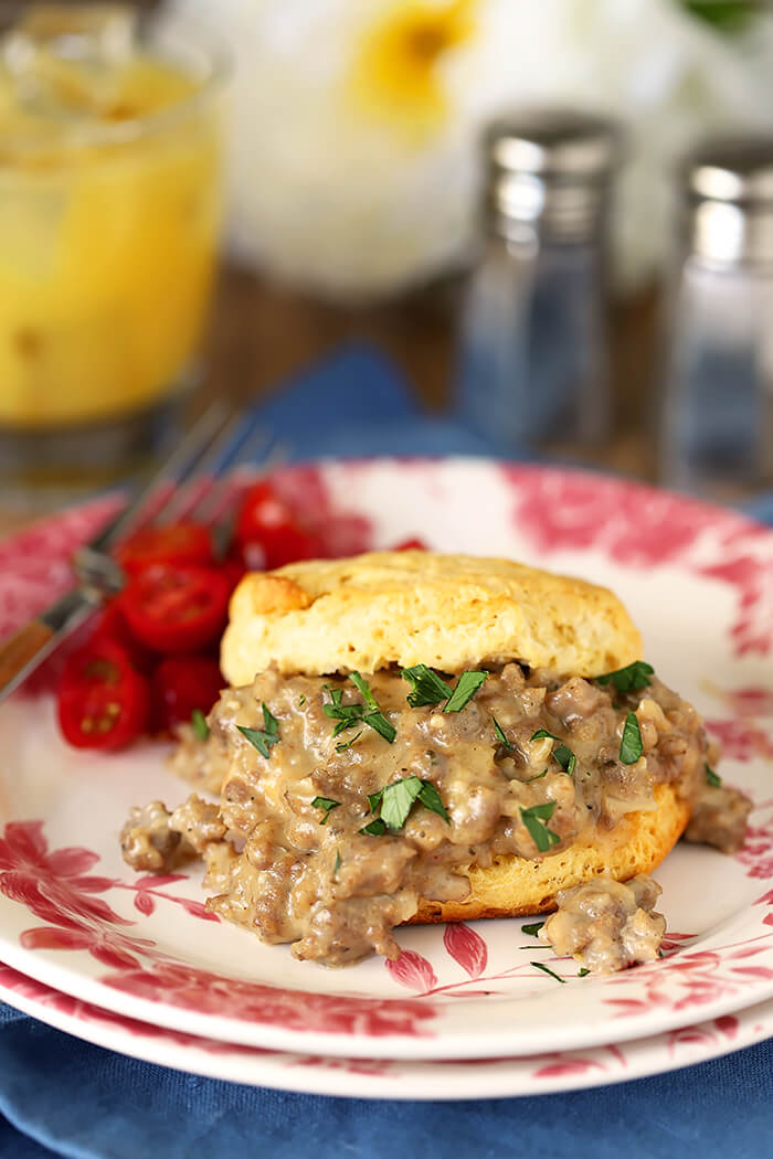 Biscuits with Sausage and Maple Flavor White Gravy