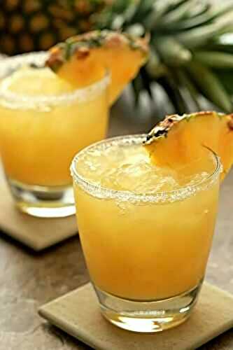 Fresh Pineapple Margarita Cocktails
