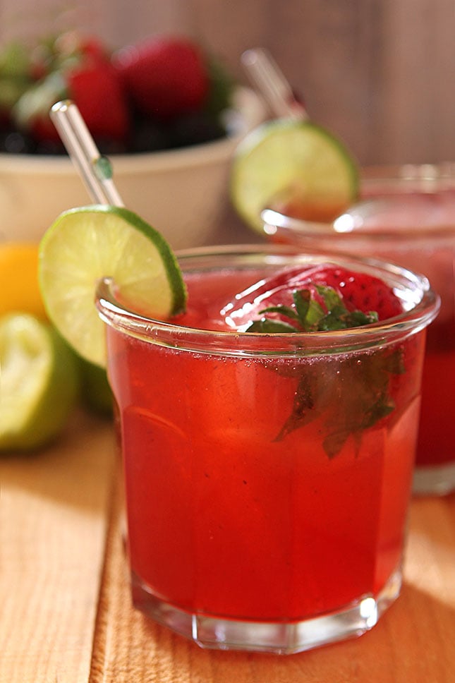 Raspberry Iced Tea Spritzer Cocktail