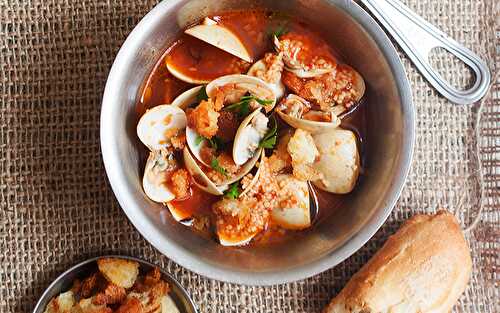 Clam Soups with Thyme Croutons - Dreamy Table