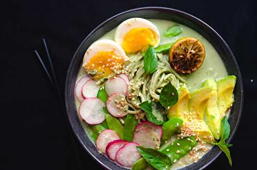 Easy Green Curry Noodle Bowl - Dreamy Table