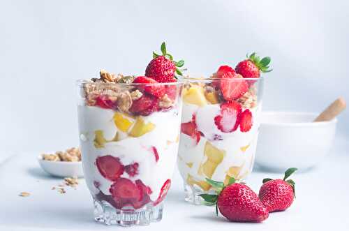Mango and Strawberry Yogurt Parfaits - Dreamy Table
