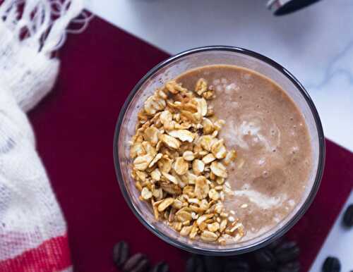 Power Breakfast Smoothie with Granola - Dreamy Table