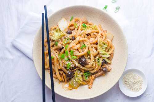 Stir-fried Udon with Mushroom - Dreamy Table