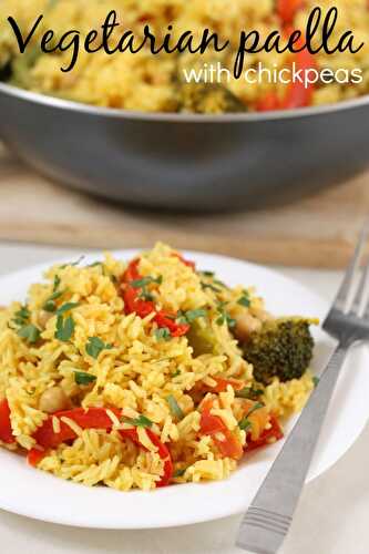 Vegetarian paella with chickpeas