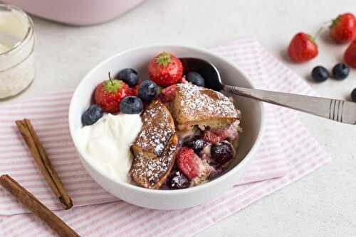 Strawberry and blueberry pancake pudding