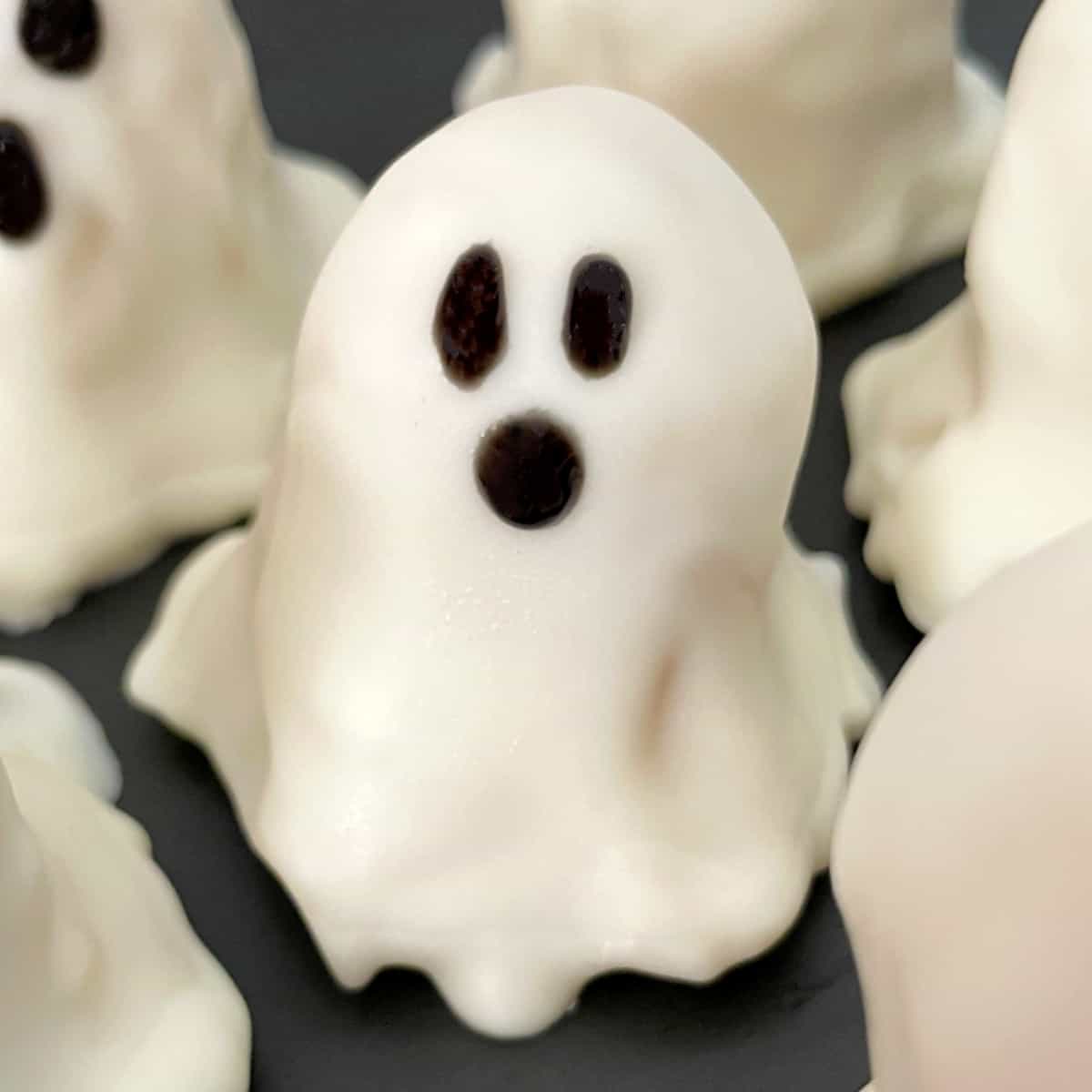Ghost Cake Pops