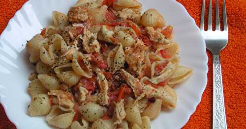Shells with Chicken and Tomato Sauce