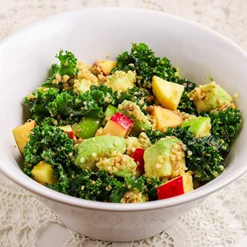 Easy Kale salad with quinoa and apples