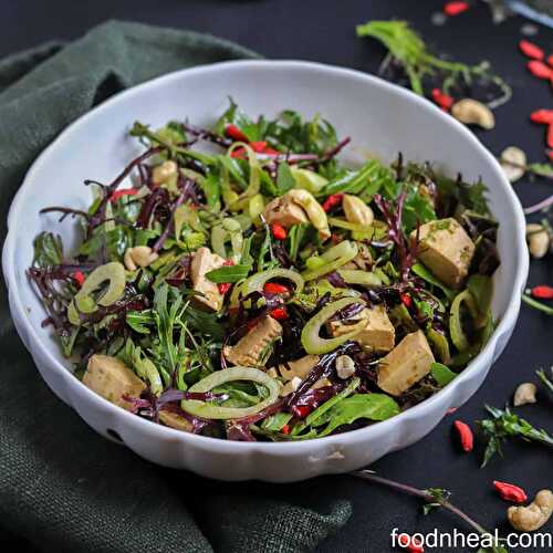 Spicy arugula salad with fennel and goji berries