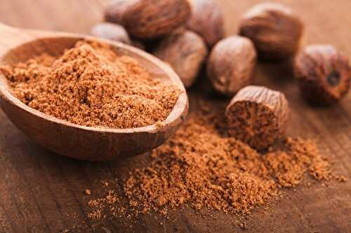 How to measure ground nutmeg with spoons | FreeFoodTips.com