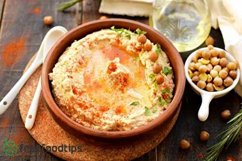 Hummus Recipe with Tahini and Garlic | FreeFoodTips.com