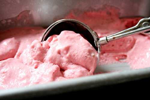 Easy Strawberry Frozen Yogurt Recipe (without an ice cream maker!)