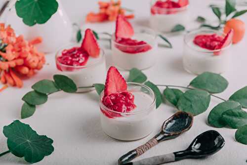 Gluten-free baked yogurt with fresh strawberry sauce | Gluten free Recipe