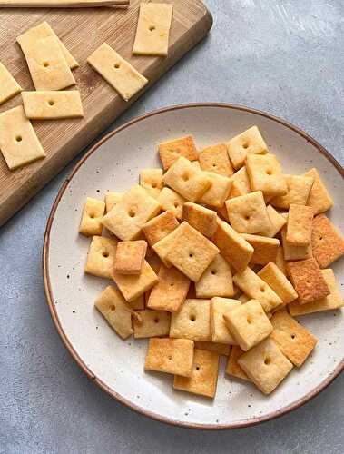 Easy Homemade Cheese Crackers Recipe