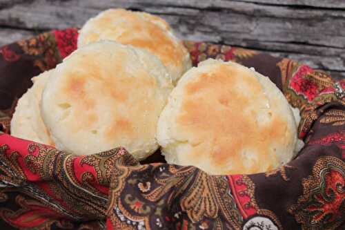 Easy Potato-Sour Cream Biscuits