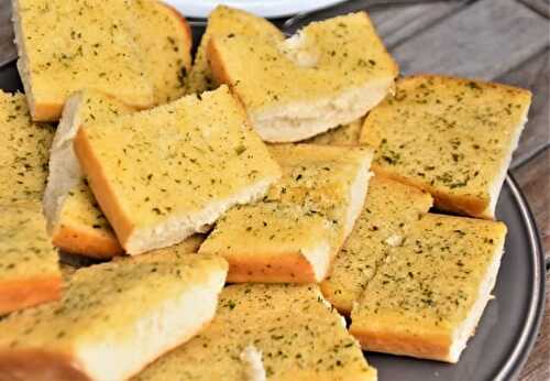 Tasty Keto Garlic Bread {Dough Rich In Cheese Flavor}