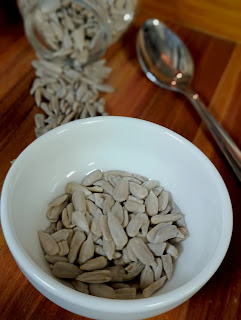 Sunflower seeds benefits for females and males | Nutrition uses and side effects 