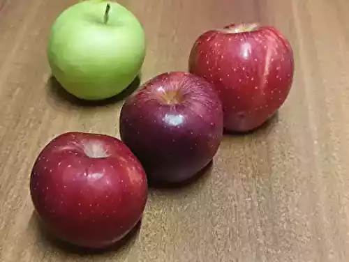 How Many Calories in an Apple? (2026 Indian Size Guide)
