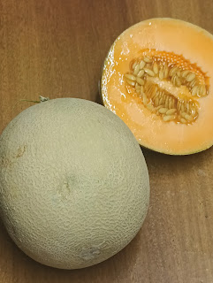 Muskmelon (Kharbuja): Benefits, Nutrition, Calories & Seeds Guide