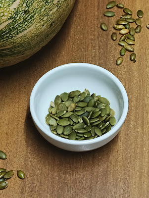Pumpkin Seeds in Hindi (कद्दू के बीज) - Benefits, Price & How to Eat (Kaddu ke Beej ke Fayde)