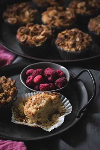 Raspberry Muffins with Cream Cheese Crumbles